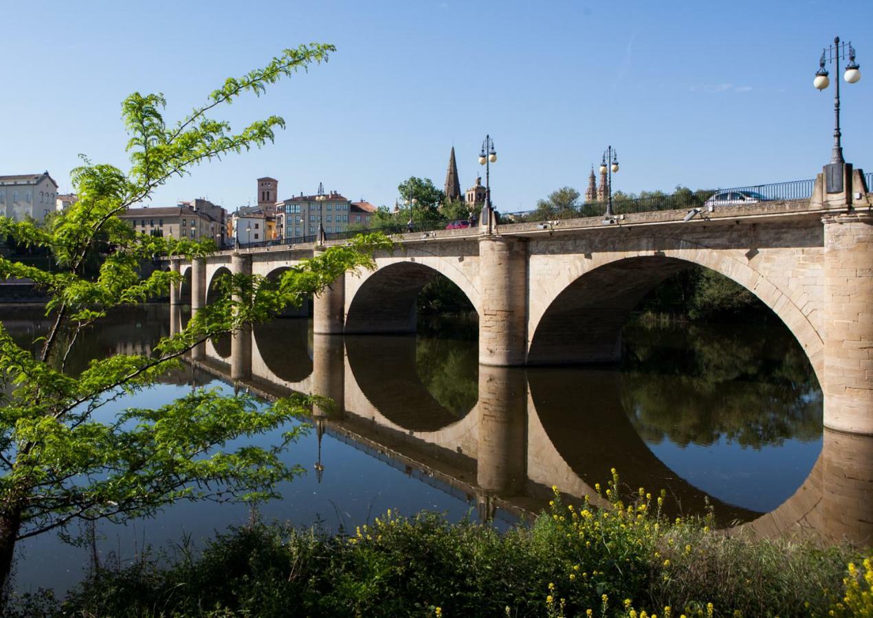 Logroño Centro a orillas del Ebro Exterior foto